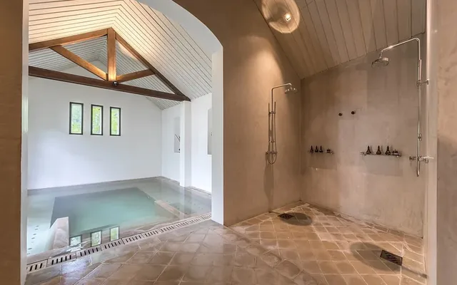 Installer une piscine intérieure à Sion