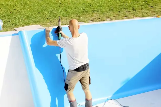 Rénover une piscine ancienne en Suisse